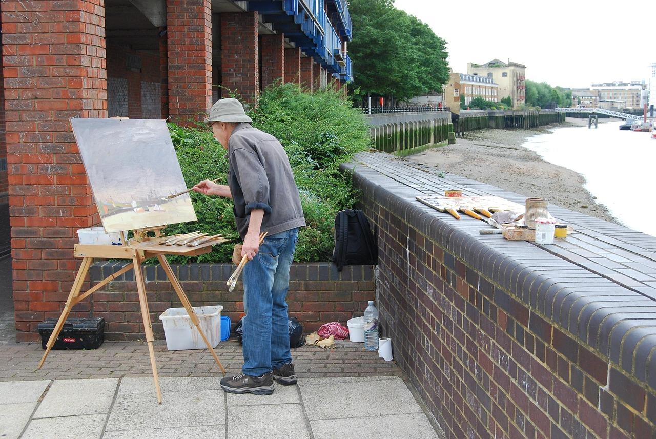 手绘墙用什么颜料