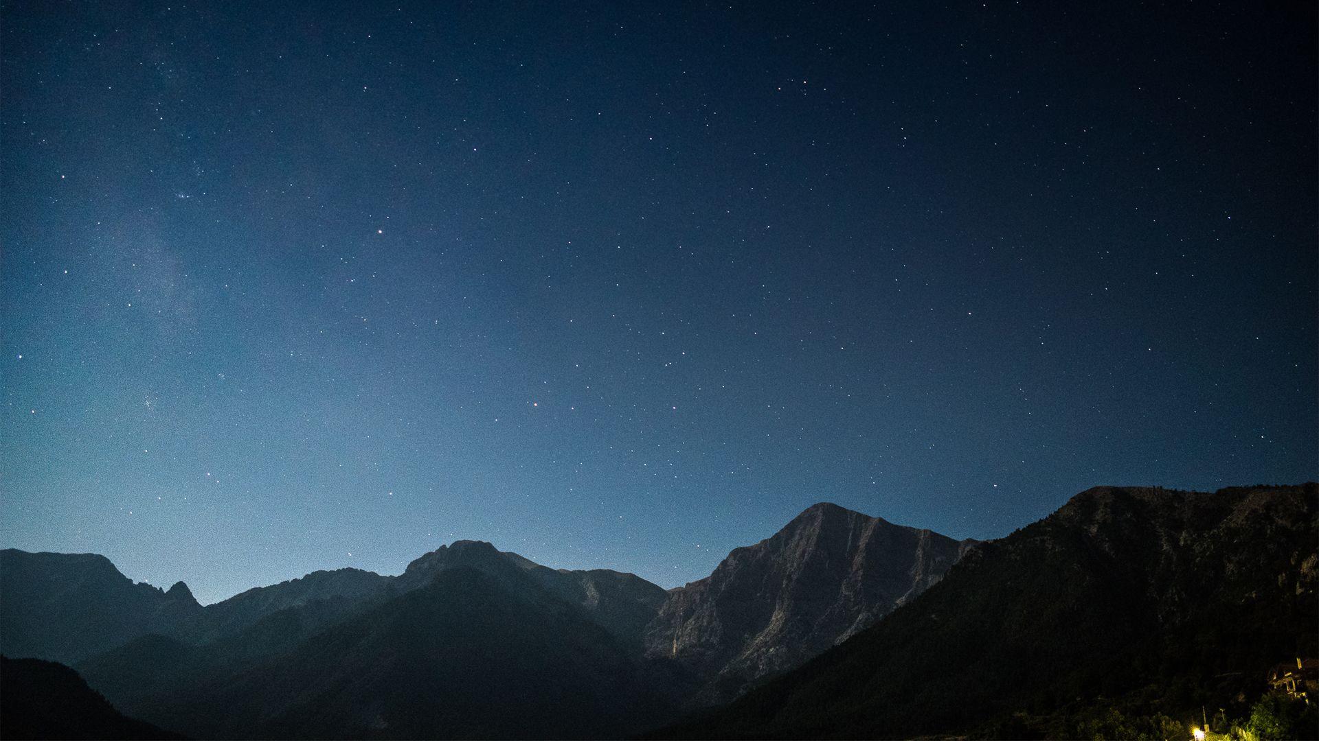 有没有什么平板用的大山星空壁纸?