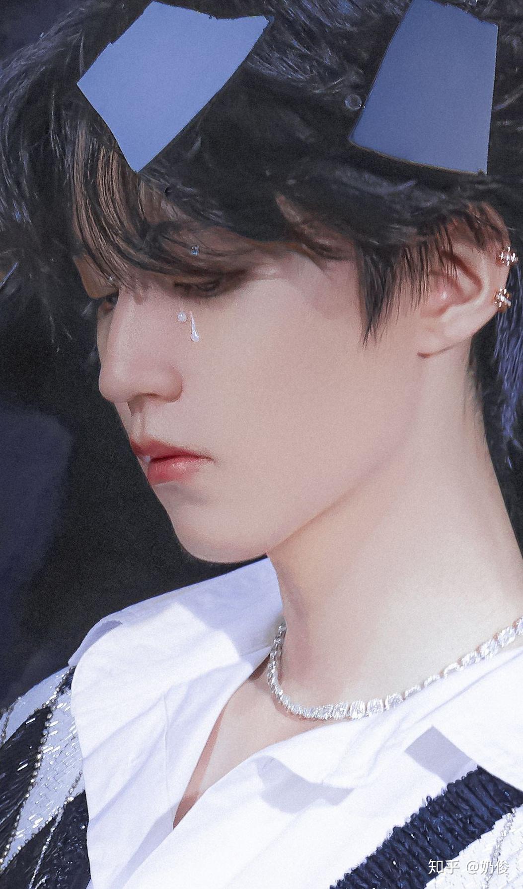 各位有没有王俊凯的侧面照