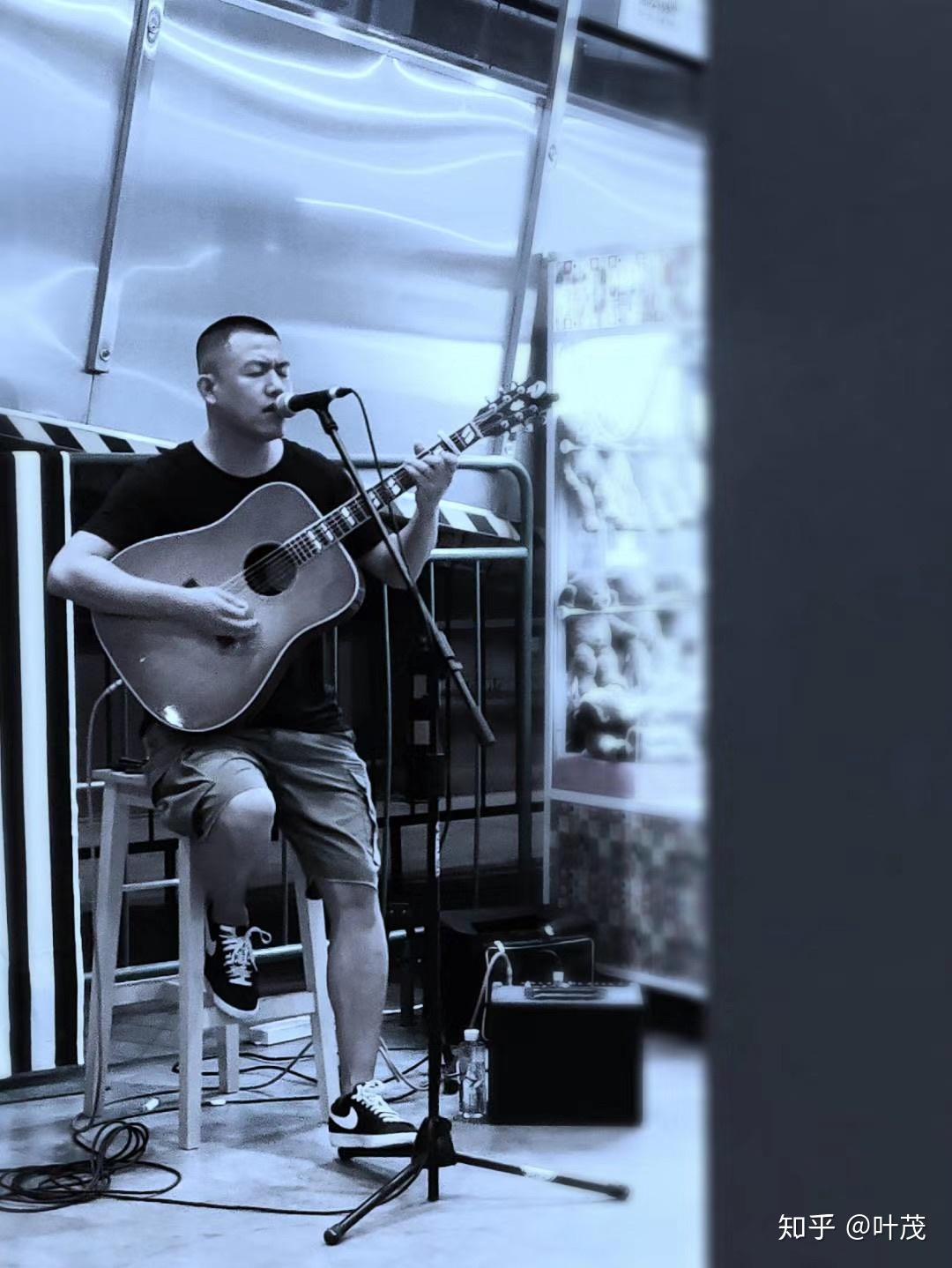 吉他先练左手还是右手