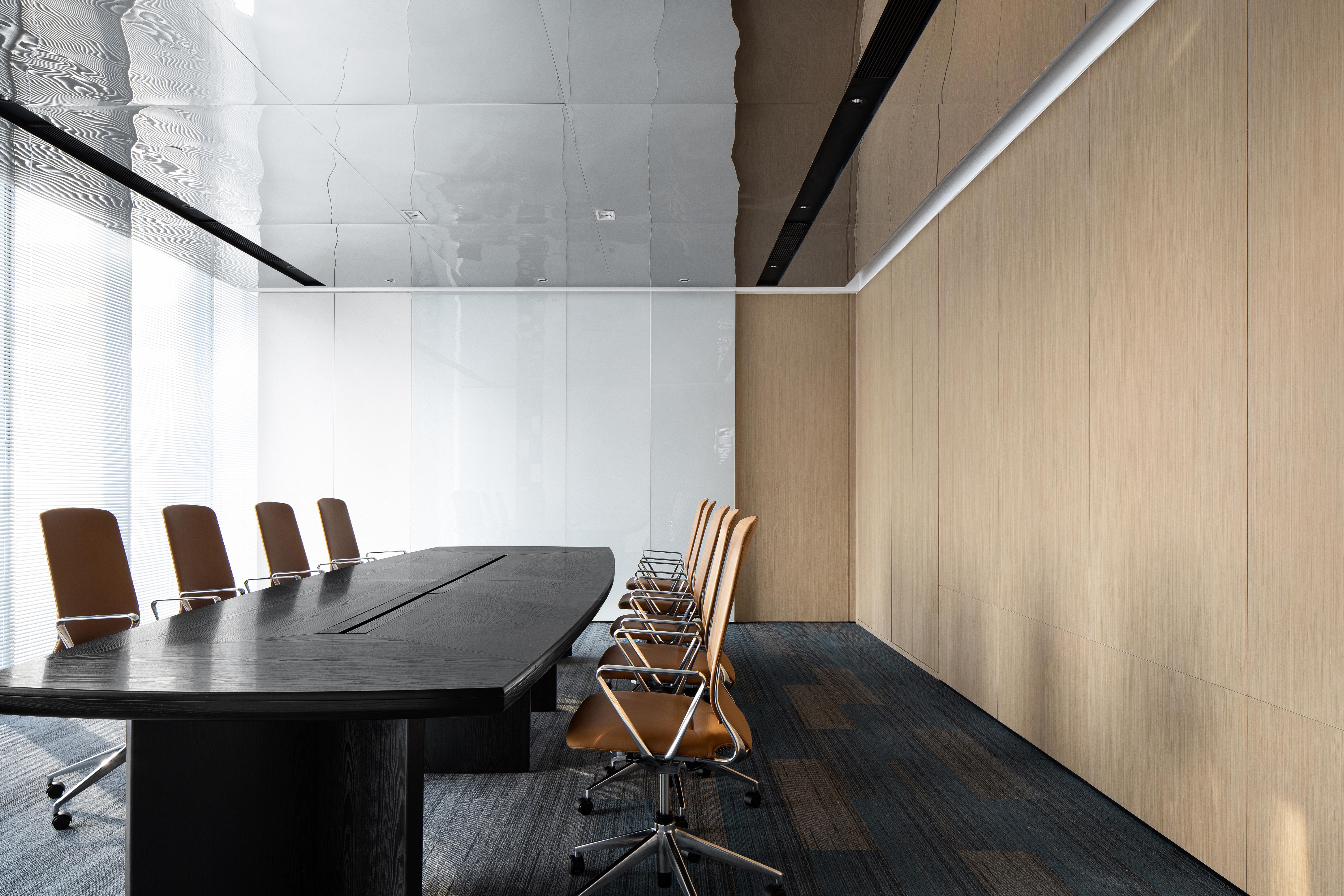 合肥办公室装修,如何运用木饰面打造温馨舒适的空间?