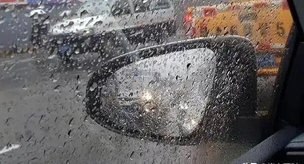 下雨天跑高速,真正危险的不是路滑,而是这几个瞬间