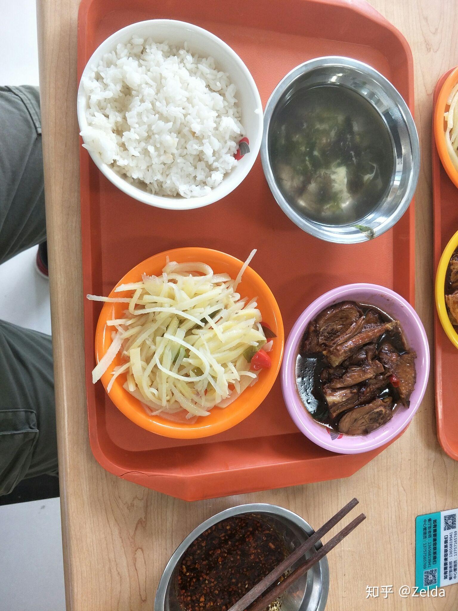 在杭州师范大学里就餐是一种怎样的体验?有什么推荐的食堂和美食?