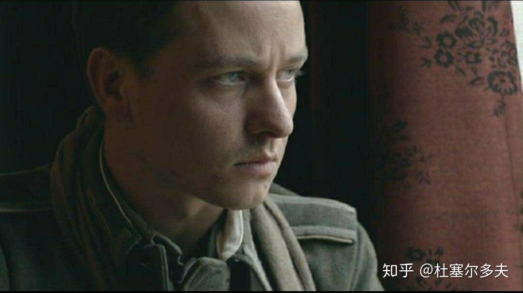 如何评价汤姆希林的演技