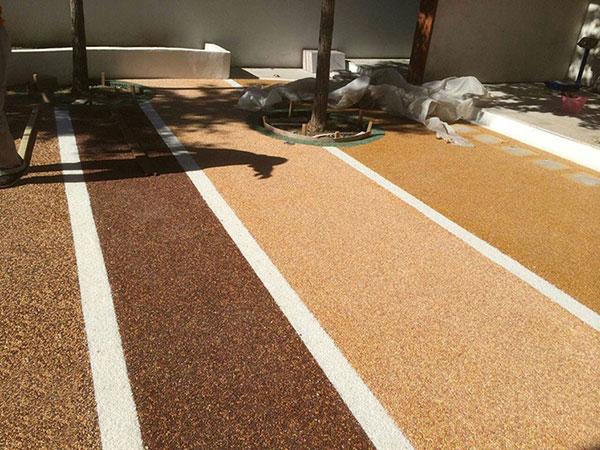 河南胶粘石透水地坪工程包工包料现场技术指导