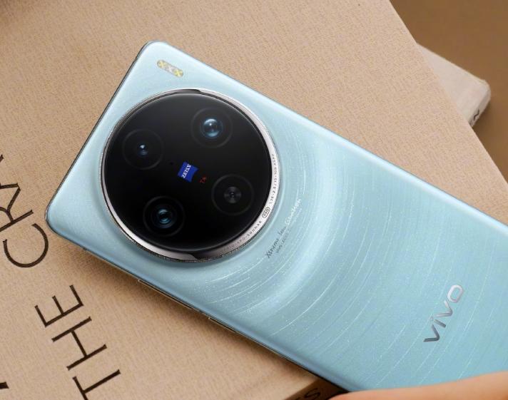 vivo X200 Ultra200MP长焦富士联名挑战单反边界