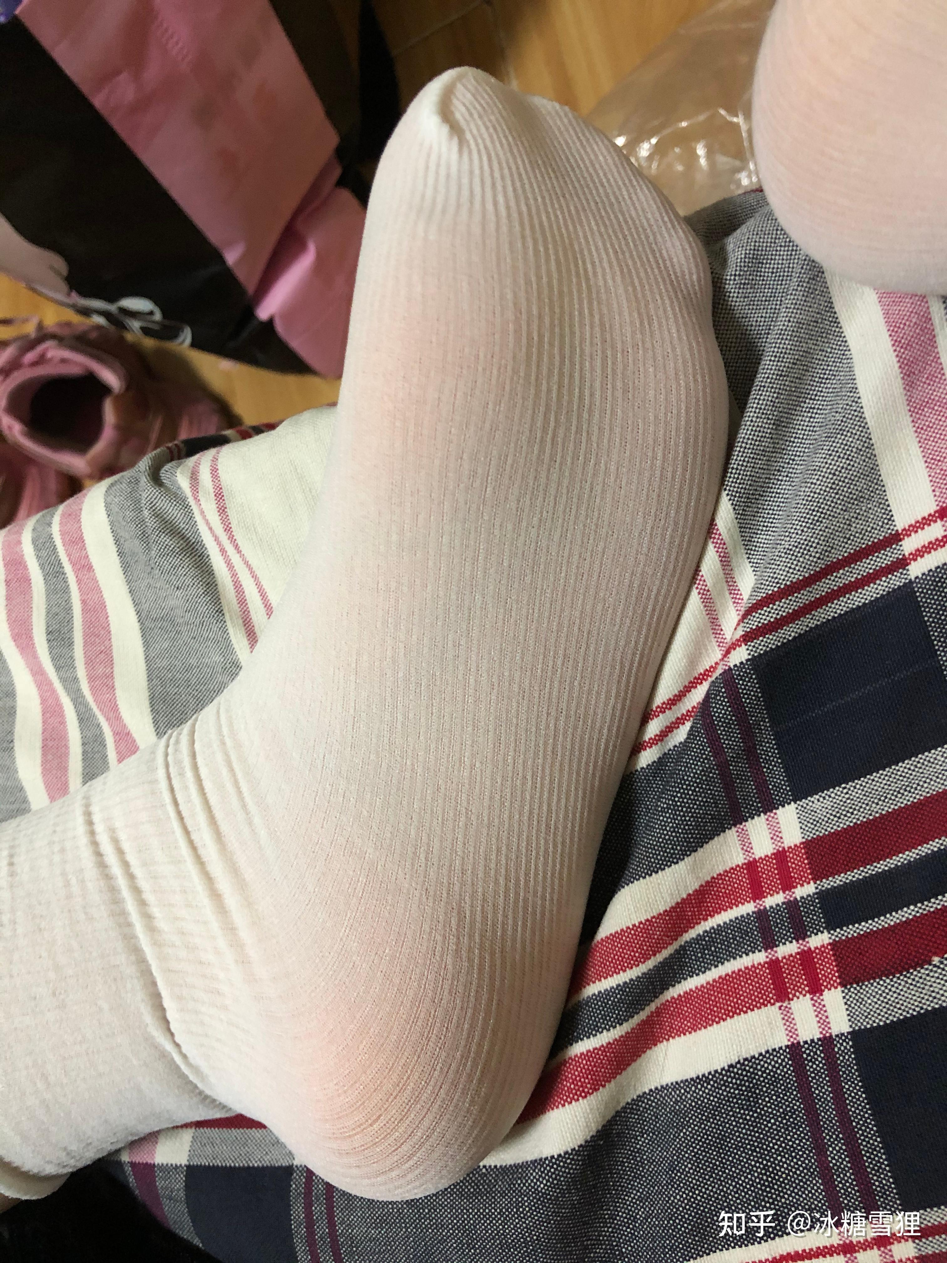 为什么女生都喜欢穿白袜?