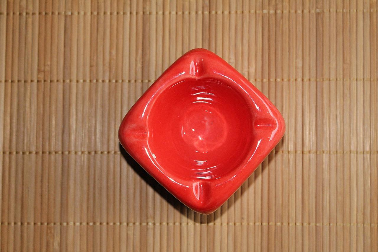 2. 烟灰缸个性化