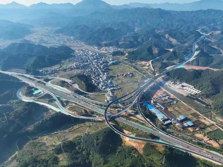 广东清远与广西贺州牵手成功连贺高速今年有望建成通车