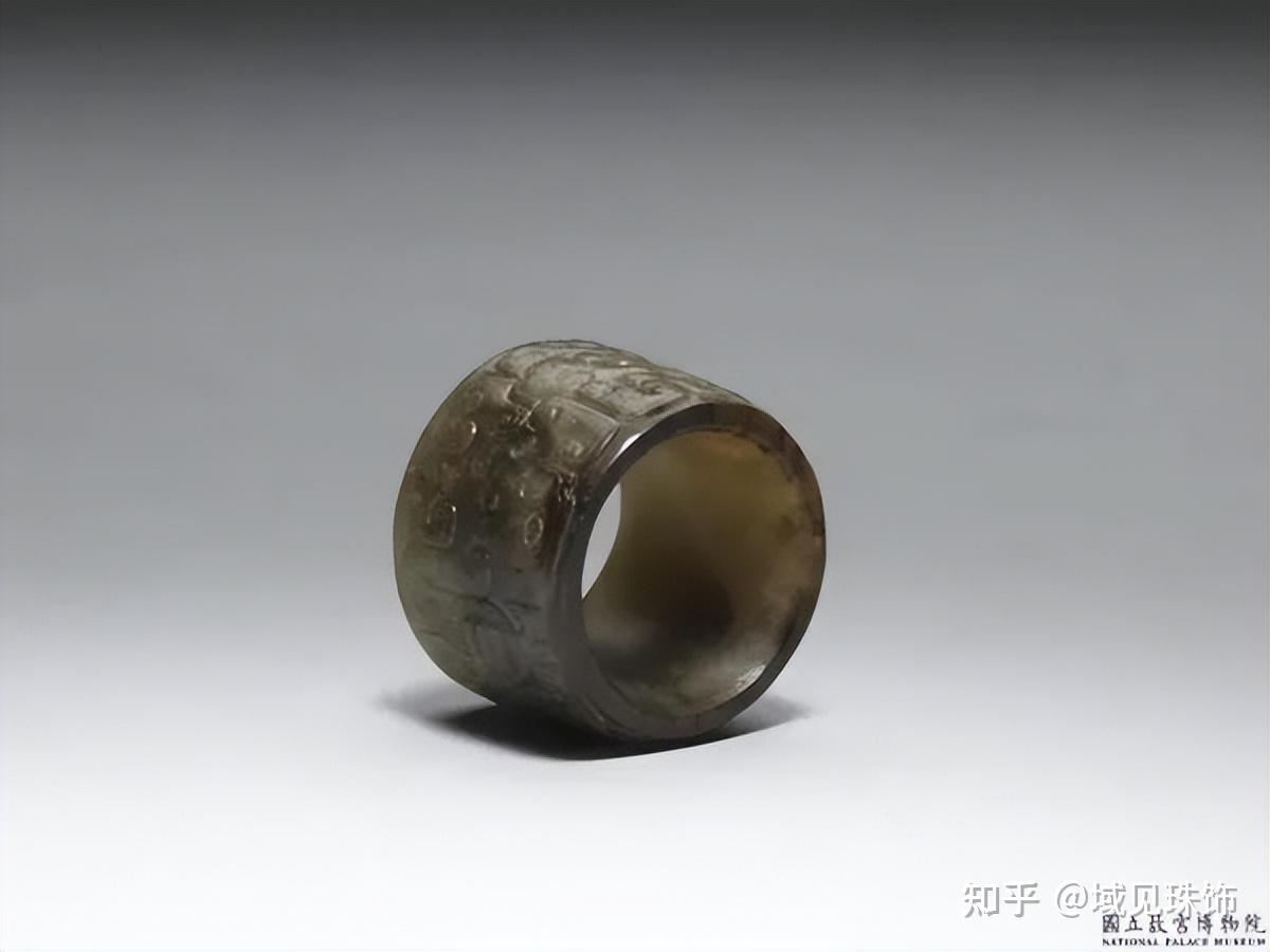 扳指的演变:从实用工具到文化象征|绿色搅胎玻璃扳指 - 知乎