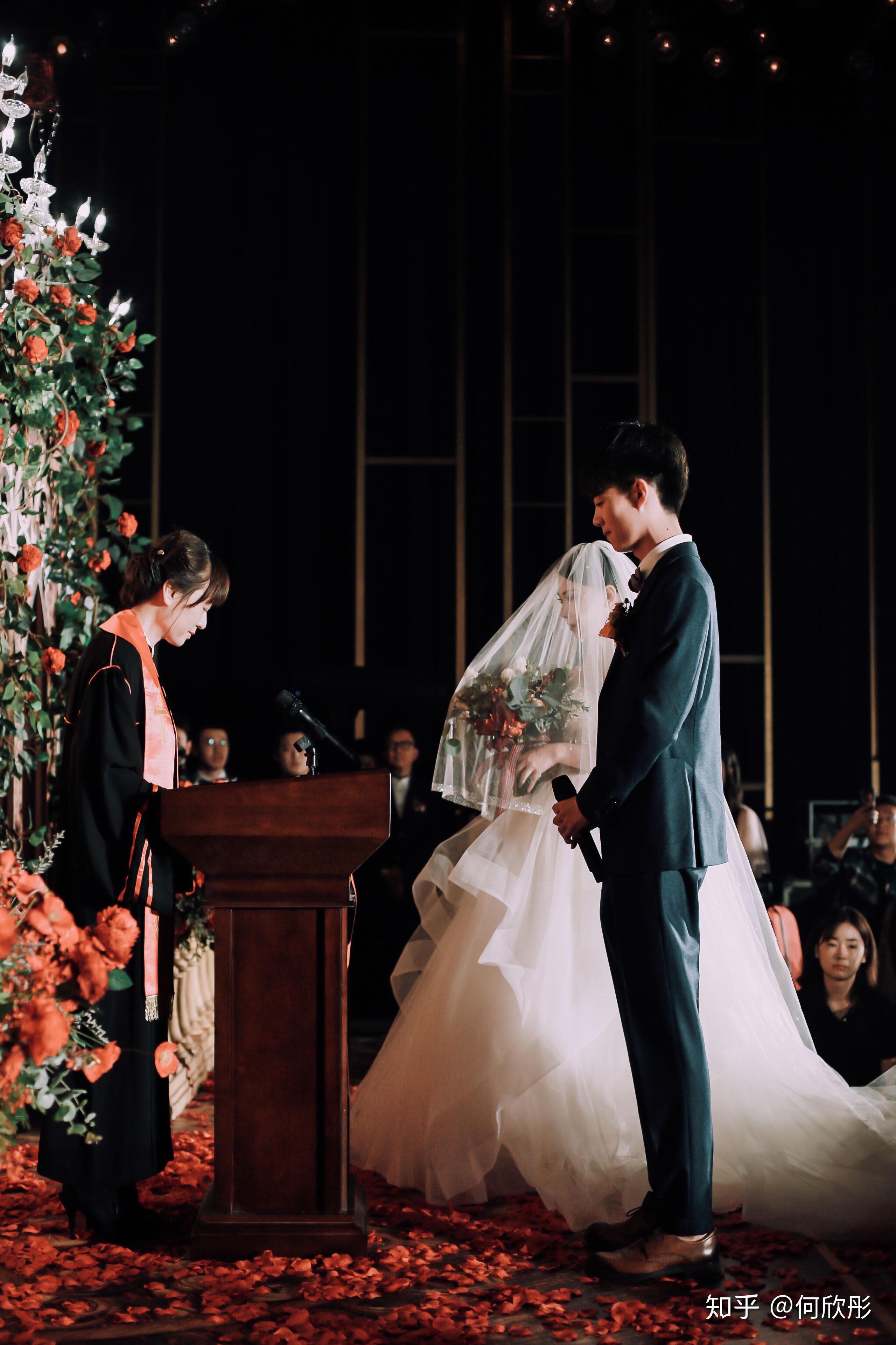 准备做婚礼跟拍可以推荐下镜头吗