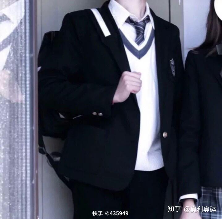 有没有那种男生穿西装的情侣头像? - 知乎