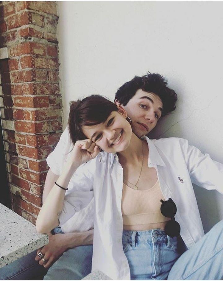 美剧韦恩里面的男主女主现实是情侣吗