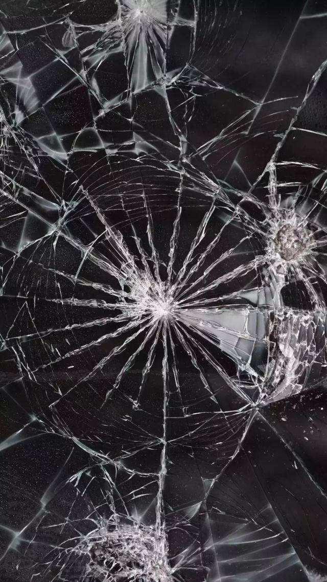 手机左上方屏幕碎了有没有好看的碎屏壁纸