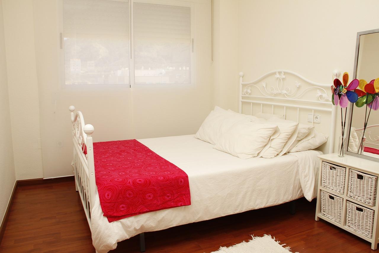 卧室什么灯光温馨