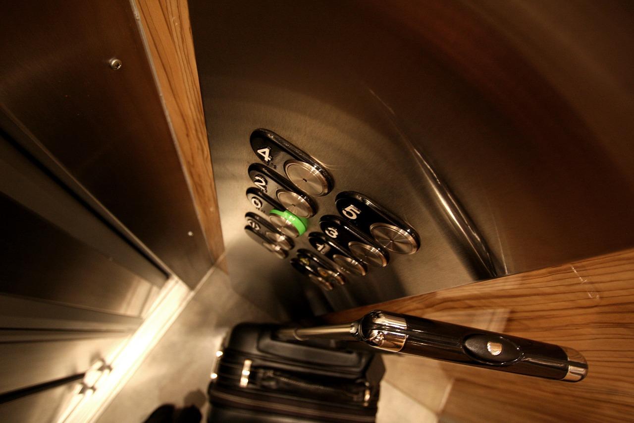 4. 电梯恒温技巧