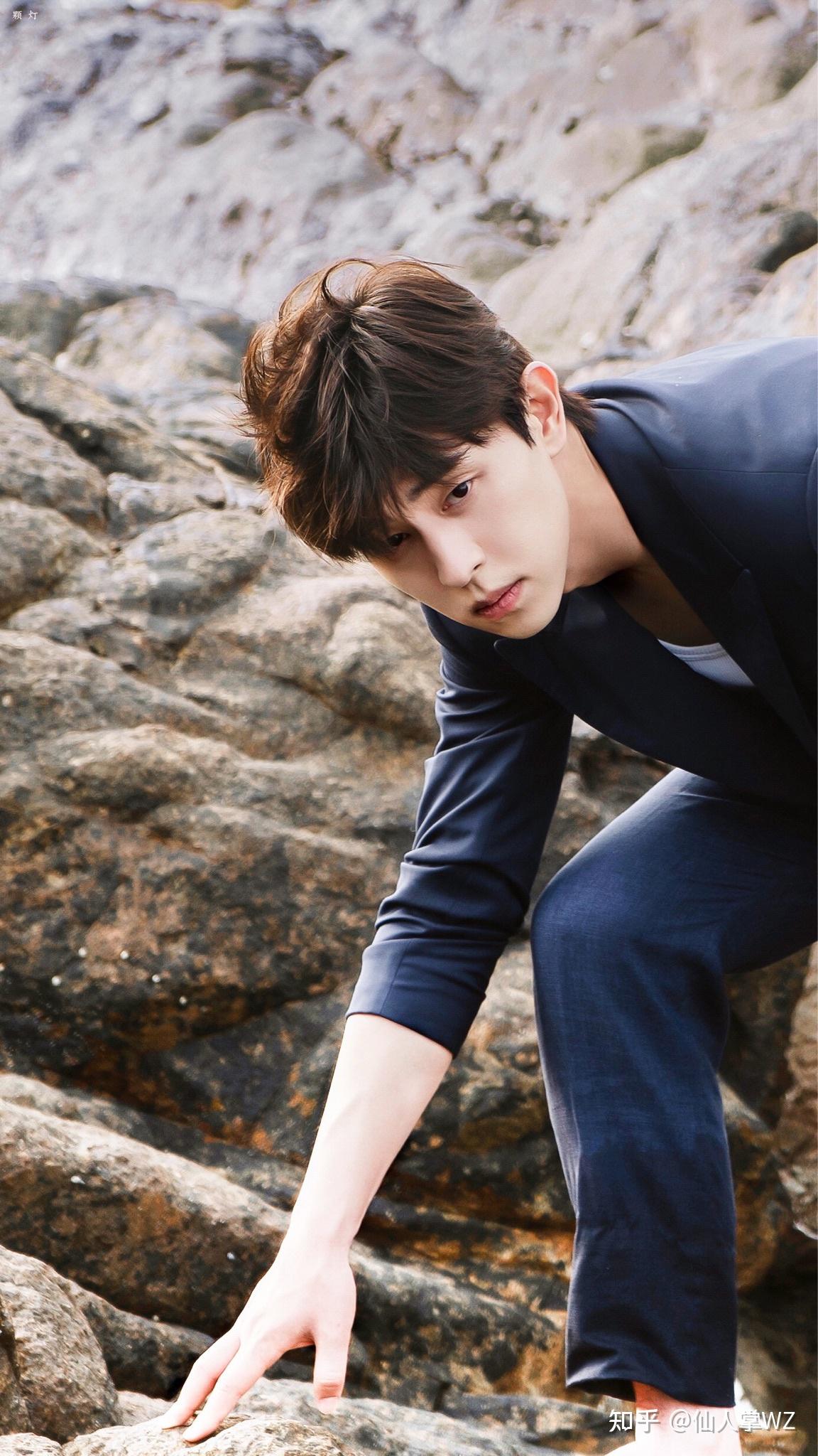 如何评价邓伦登智族gq2021年五月刊封面你喜欢哪个造型