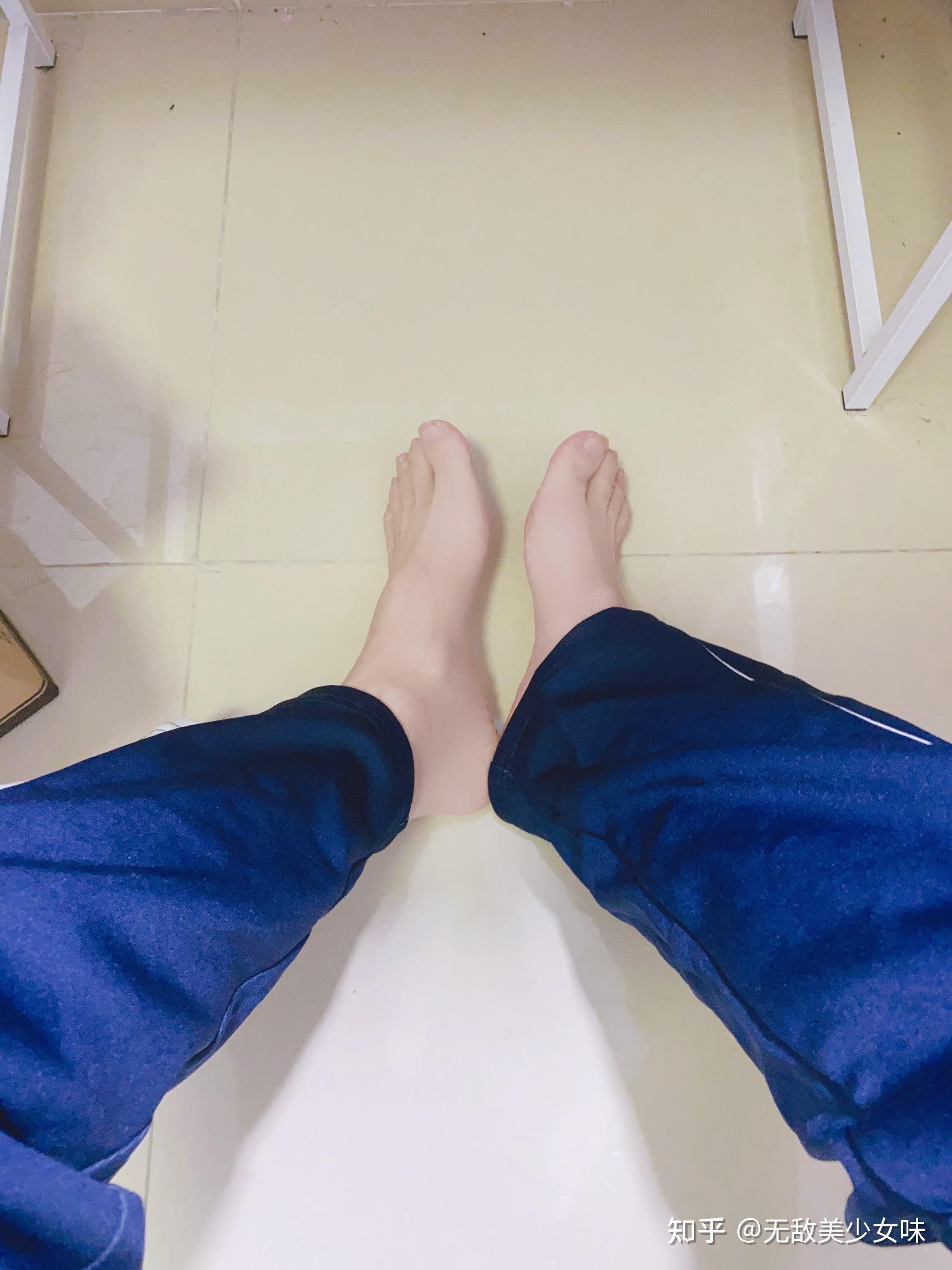 能不能赤脚去学校