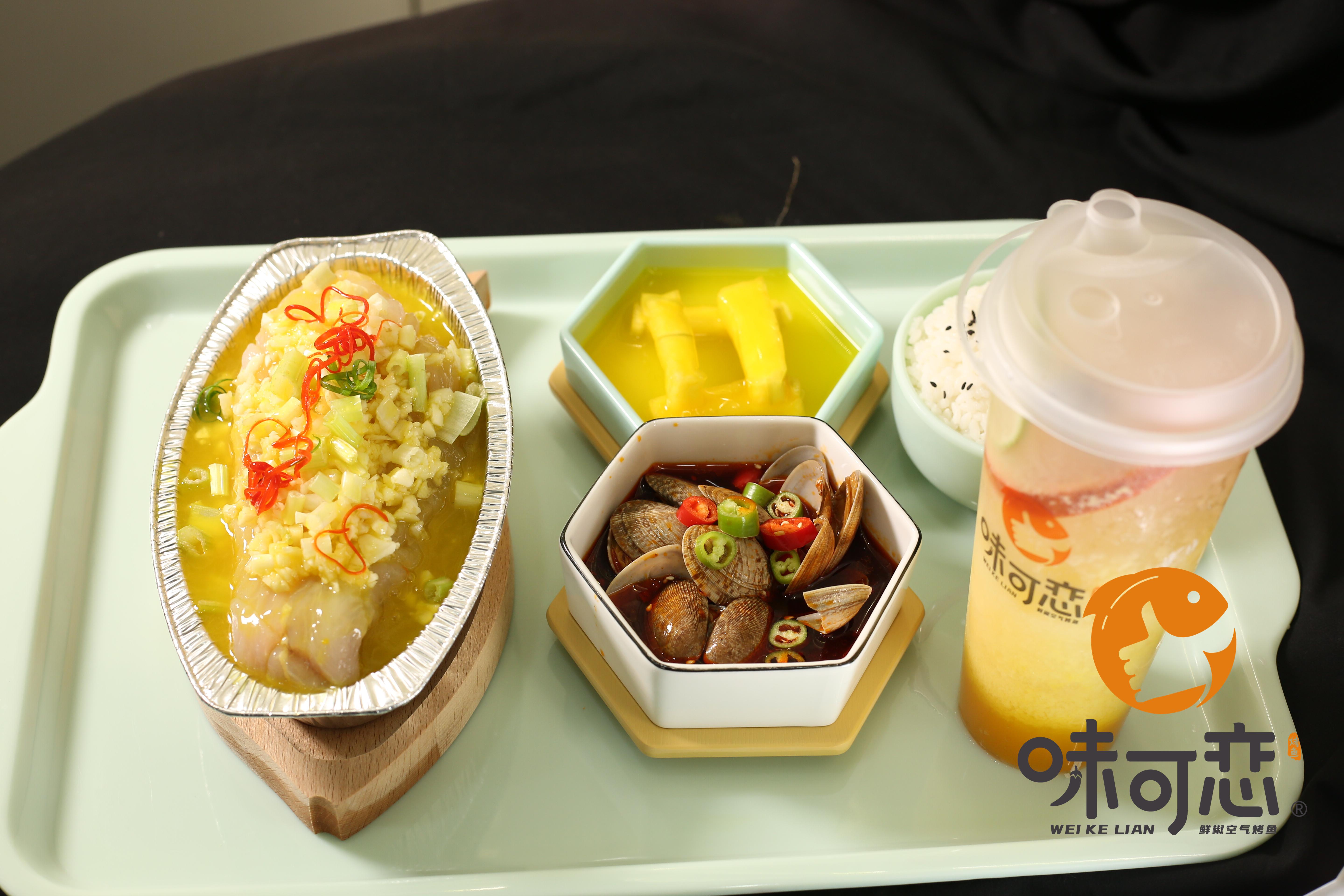 吃货们打卡超火的味可恋无骨烤鱼饭,它的魅力在哪里?