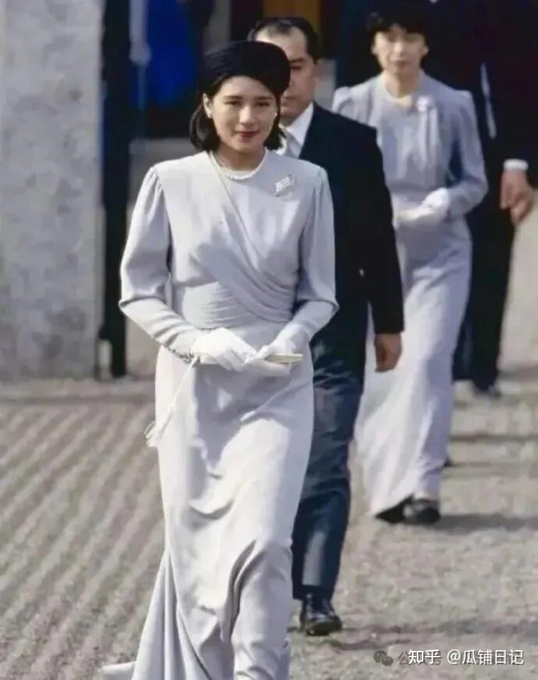 从“灰姑娘”到“笑面狐狸”:秋筱宫纪子妃的宫闱三十年 - 知乎