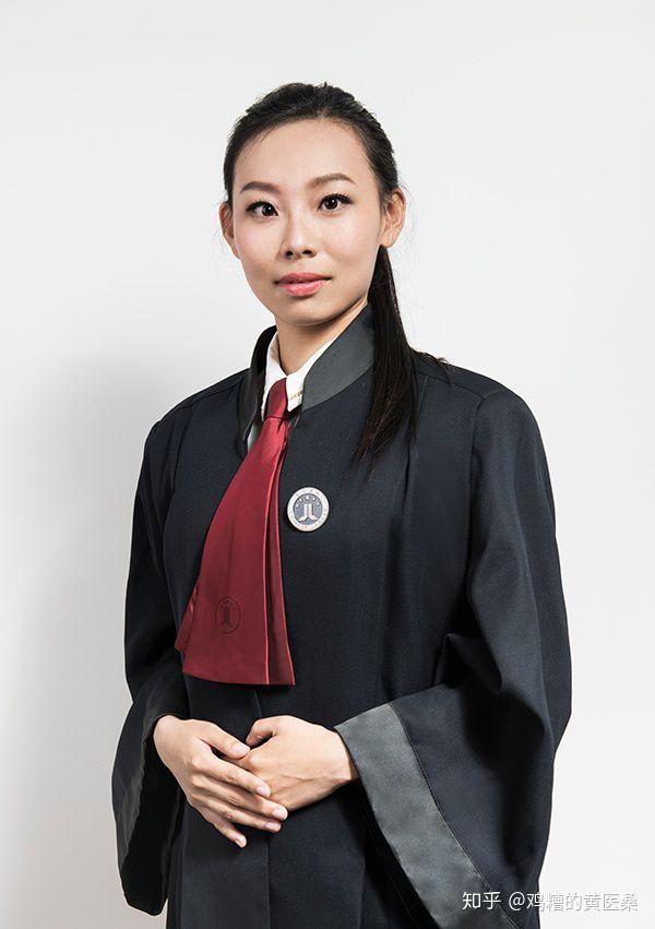 穿着律师袍去医院看病是一种怎样的体验