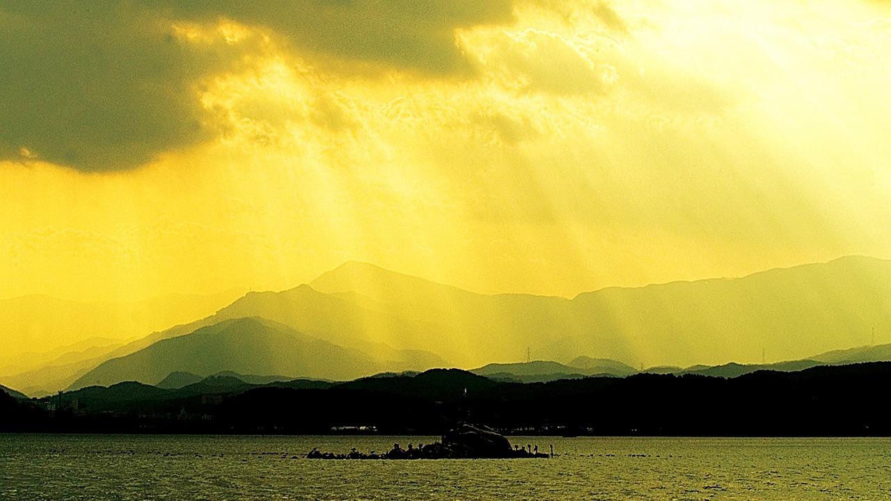 3. 玻璃瓦透光美