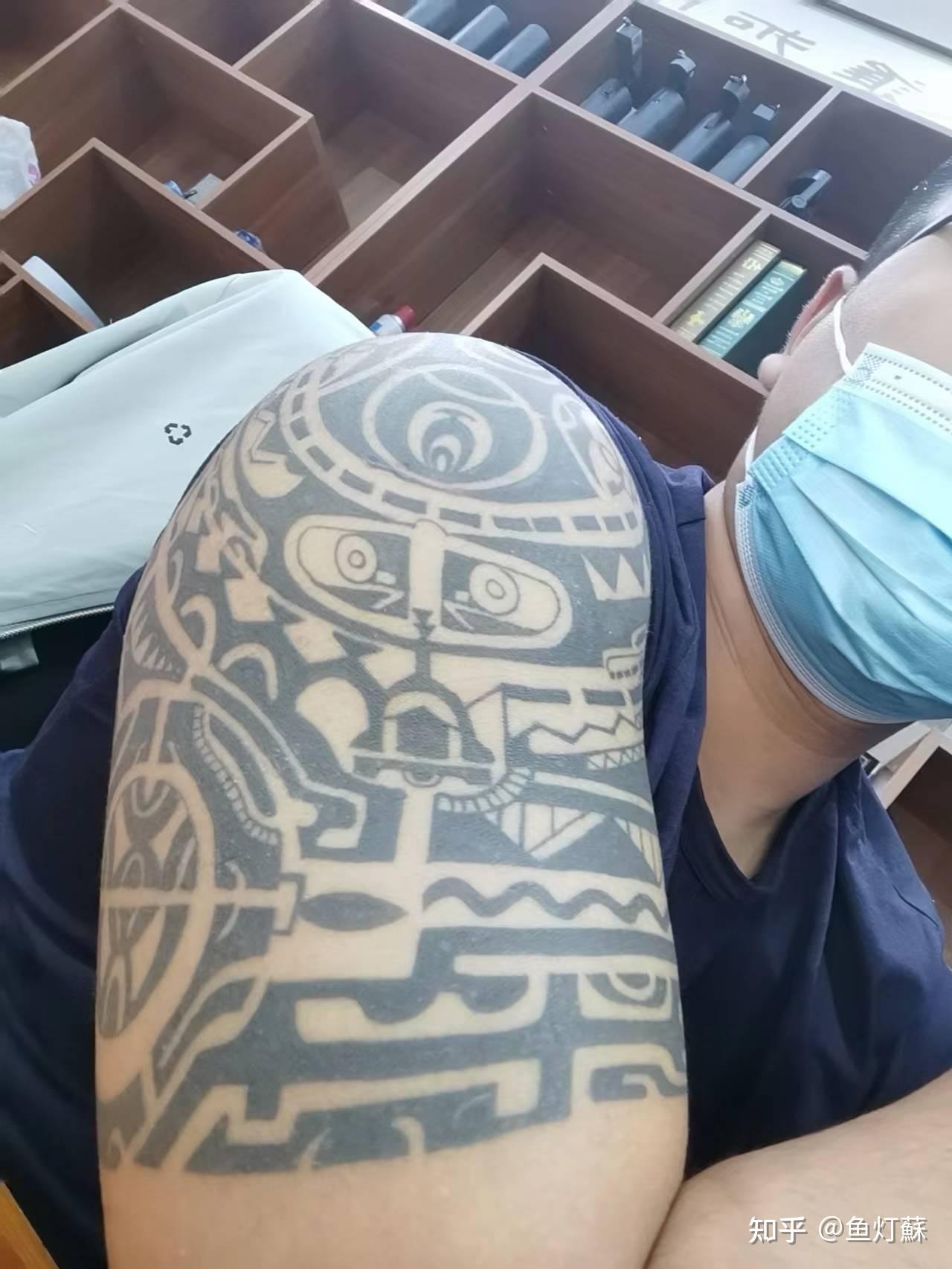 请问把巨石强森的同款纹身纹在中国人身上会被当成异类吗