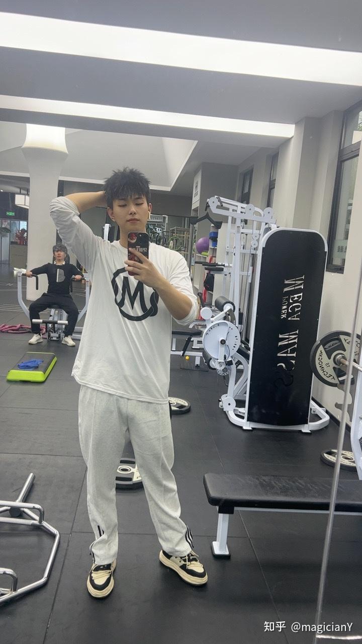 185cm170斤的男生算胖吗