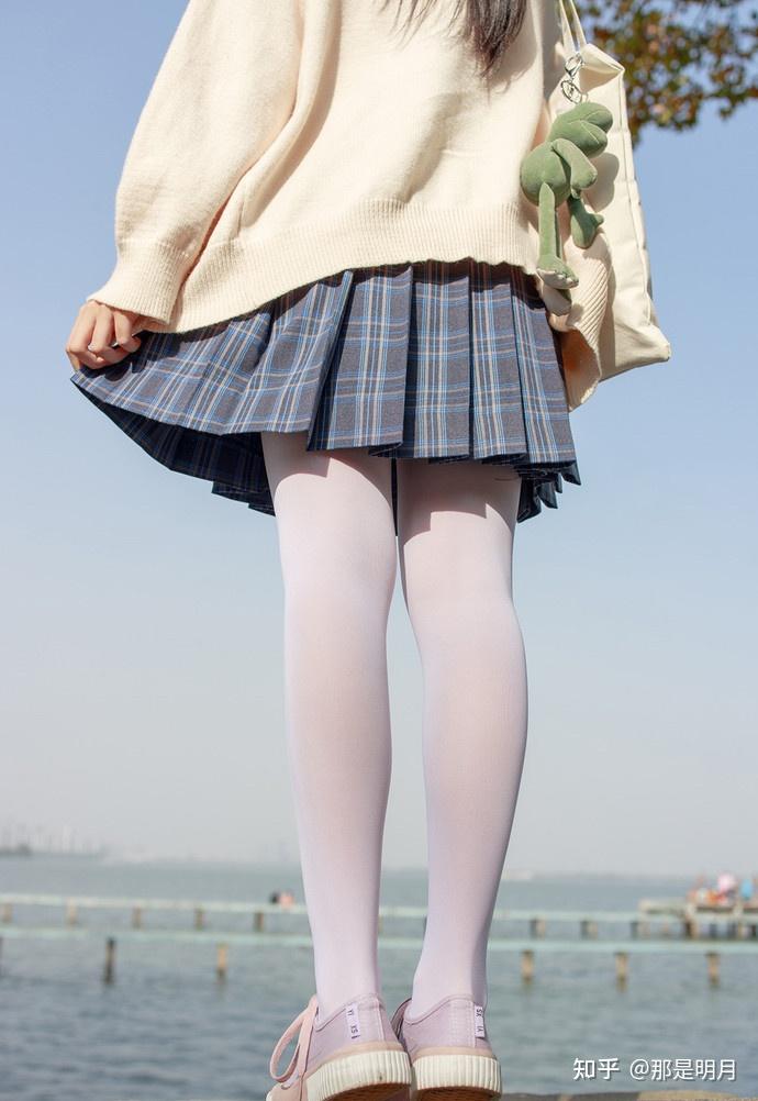 各位大佬有没有像这样的白丝壁纸啊?分享一下呗(0766)79?