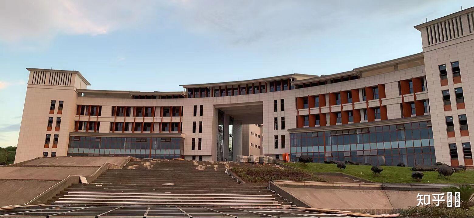 四川工业科技学院除了学费以外的其他费用贵吗