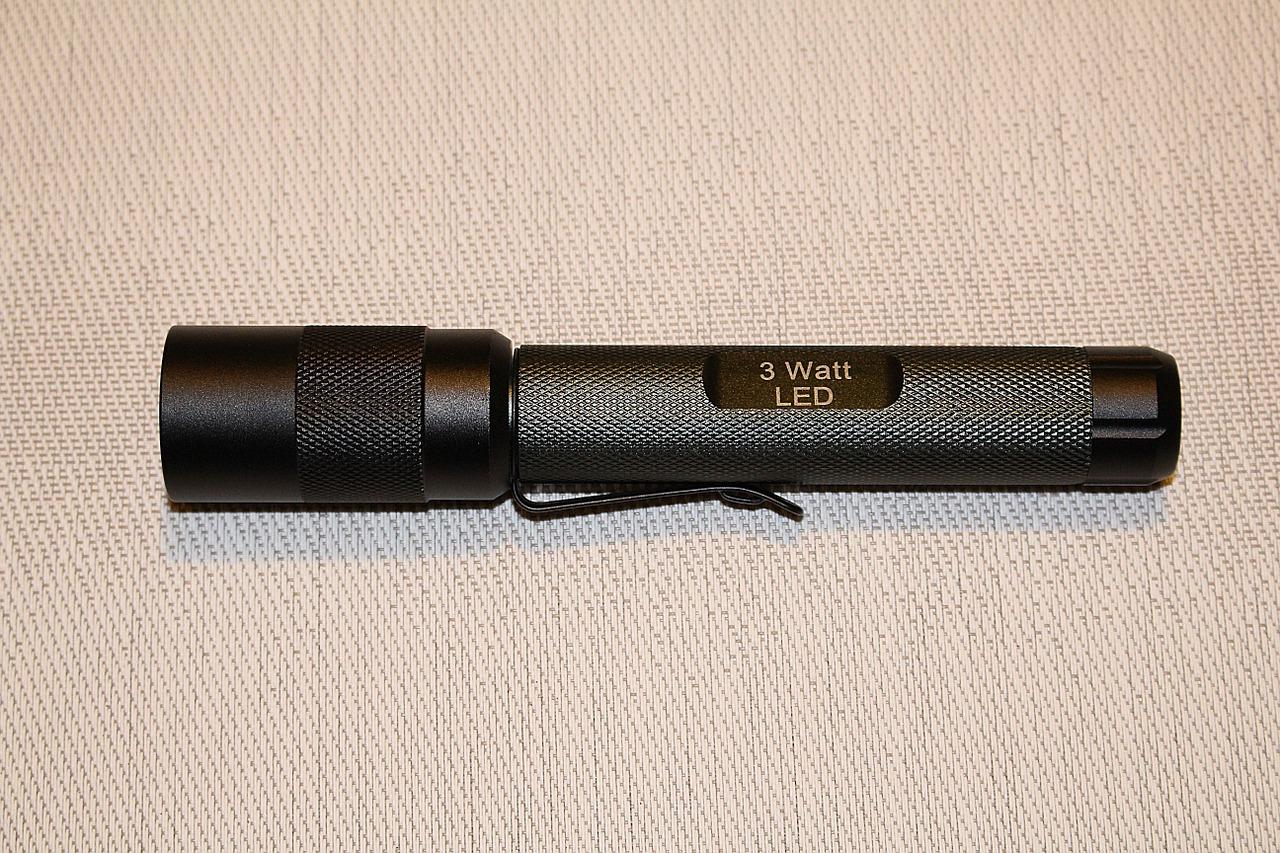 强光手电如何组装