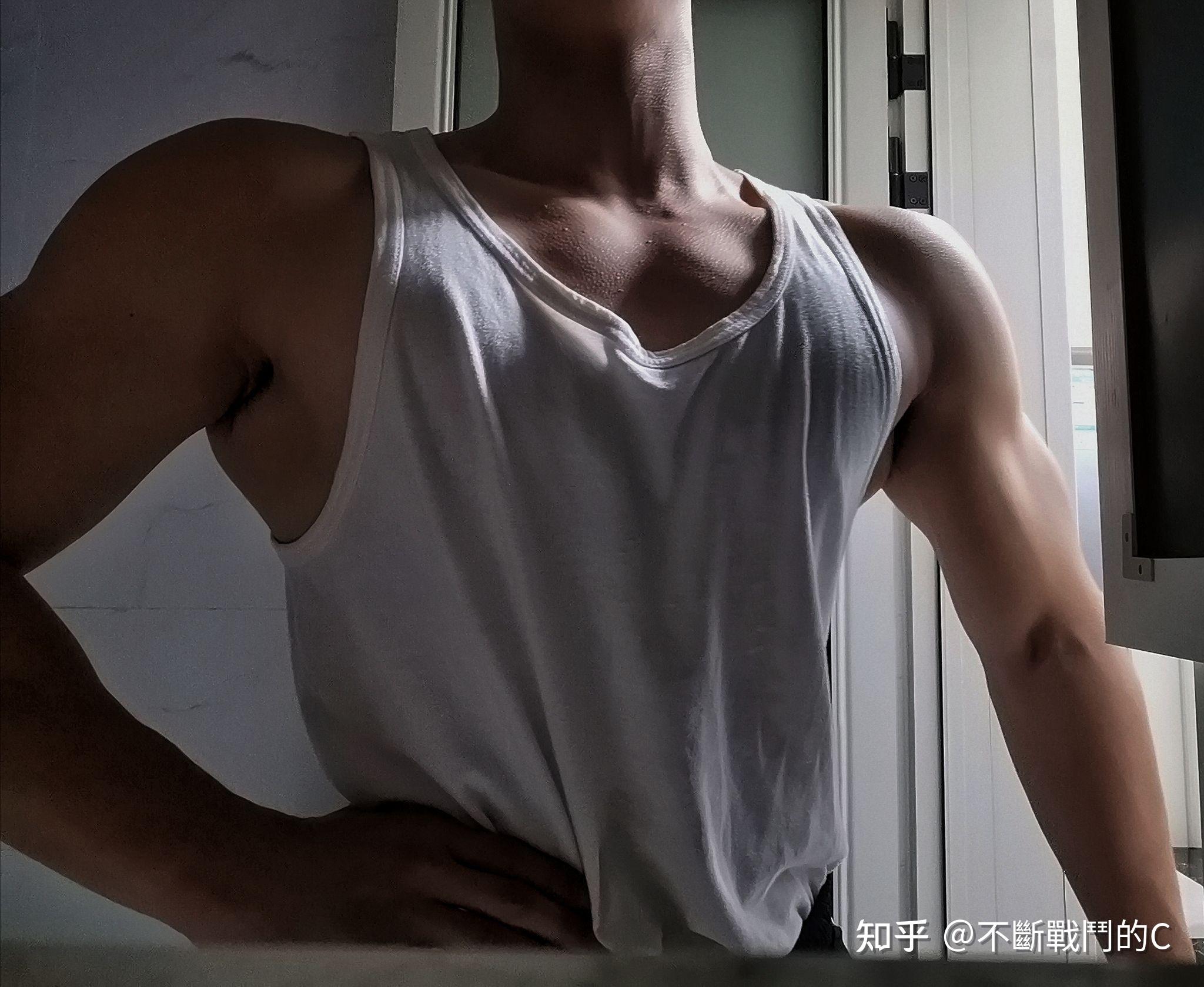 男生要怎么锻炼手臂,才能达到那种即使不使劲也能看出手臂肌肉明显