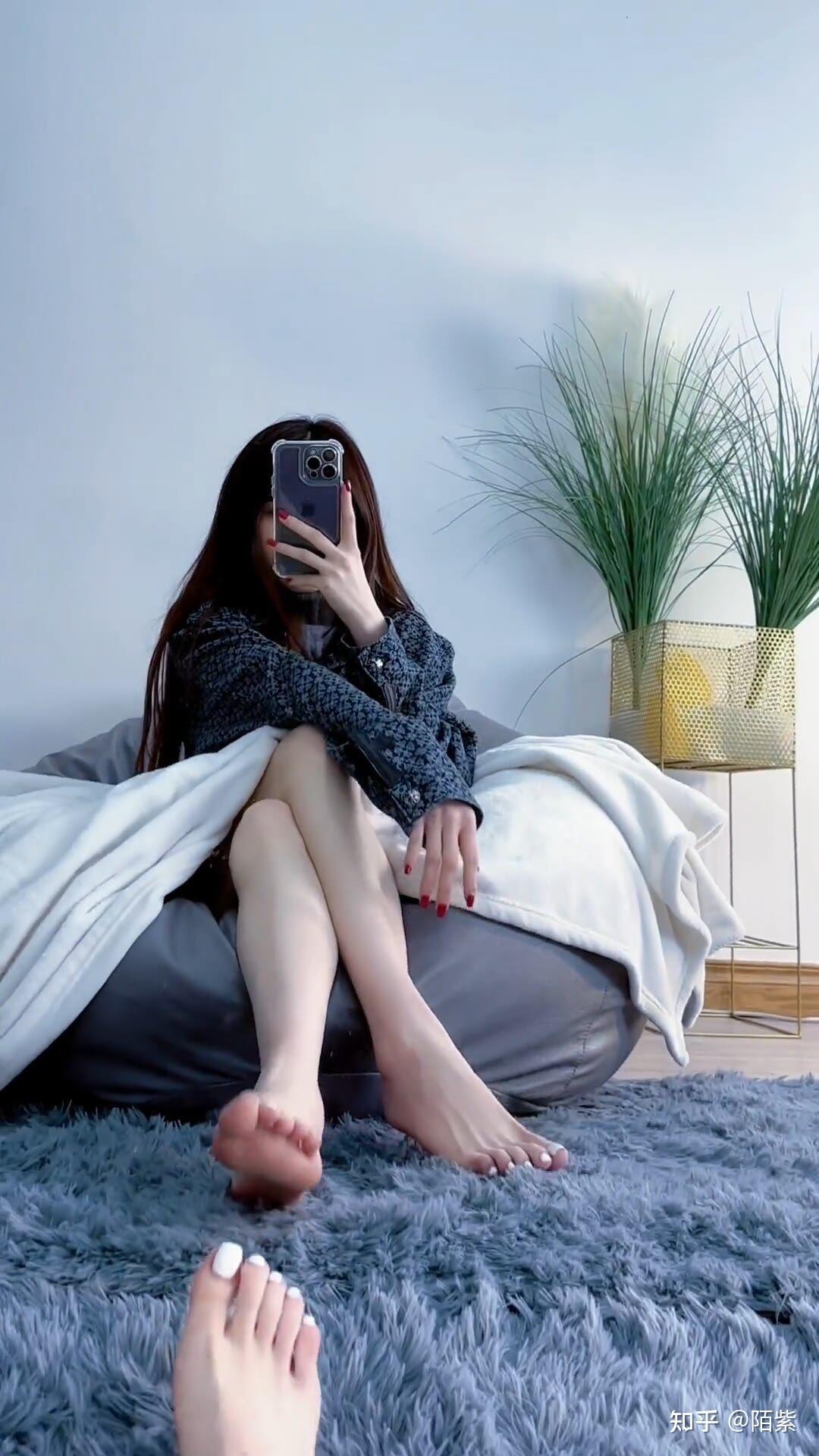 光脚小姐姐有多美? - 知乎