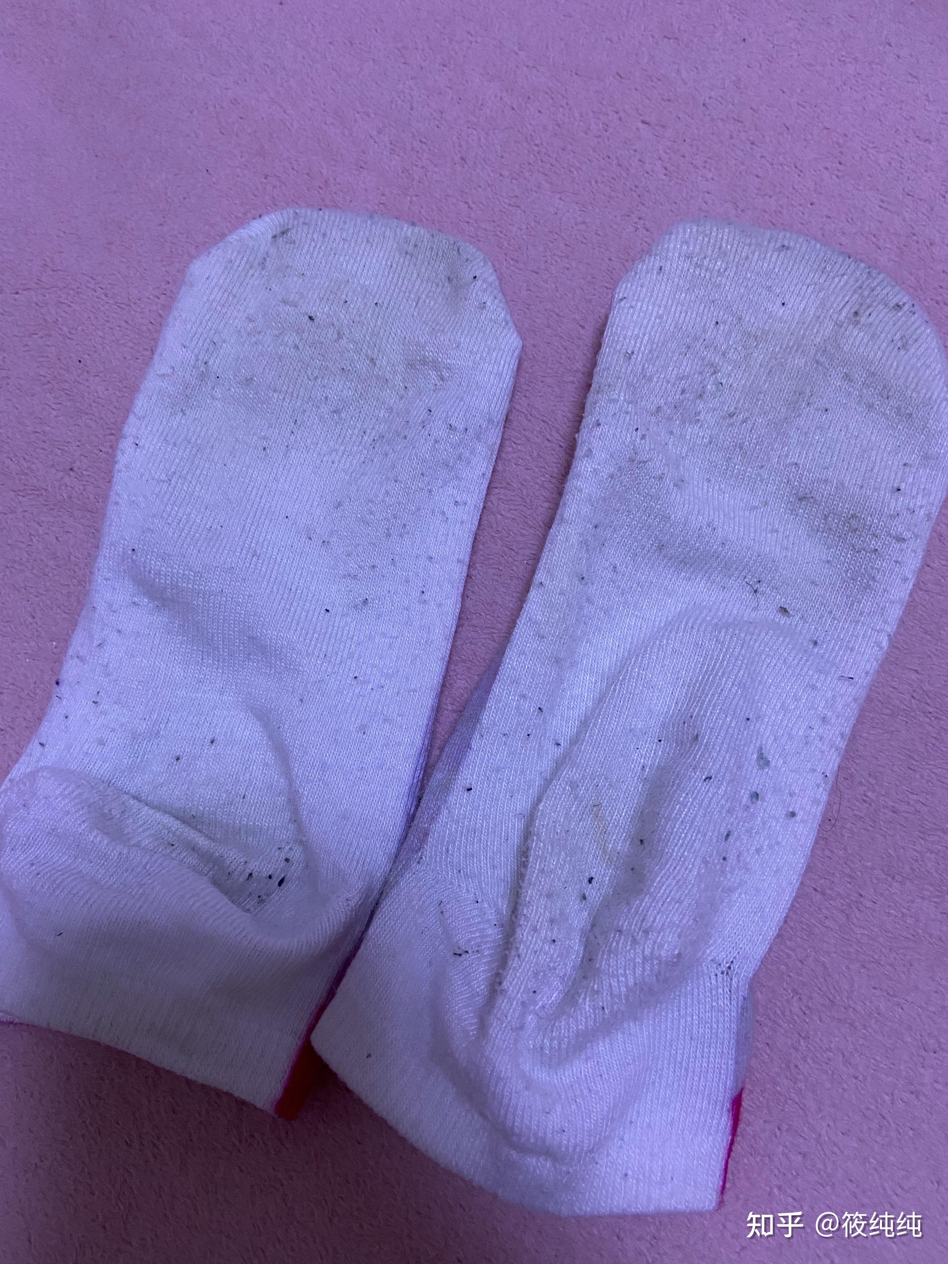 女生能把白棉袜穿变色吗? - 知乎