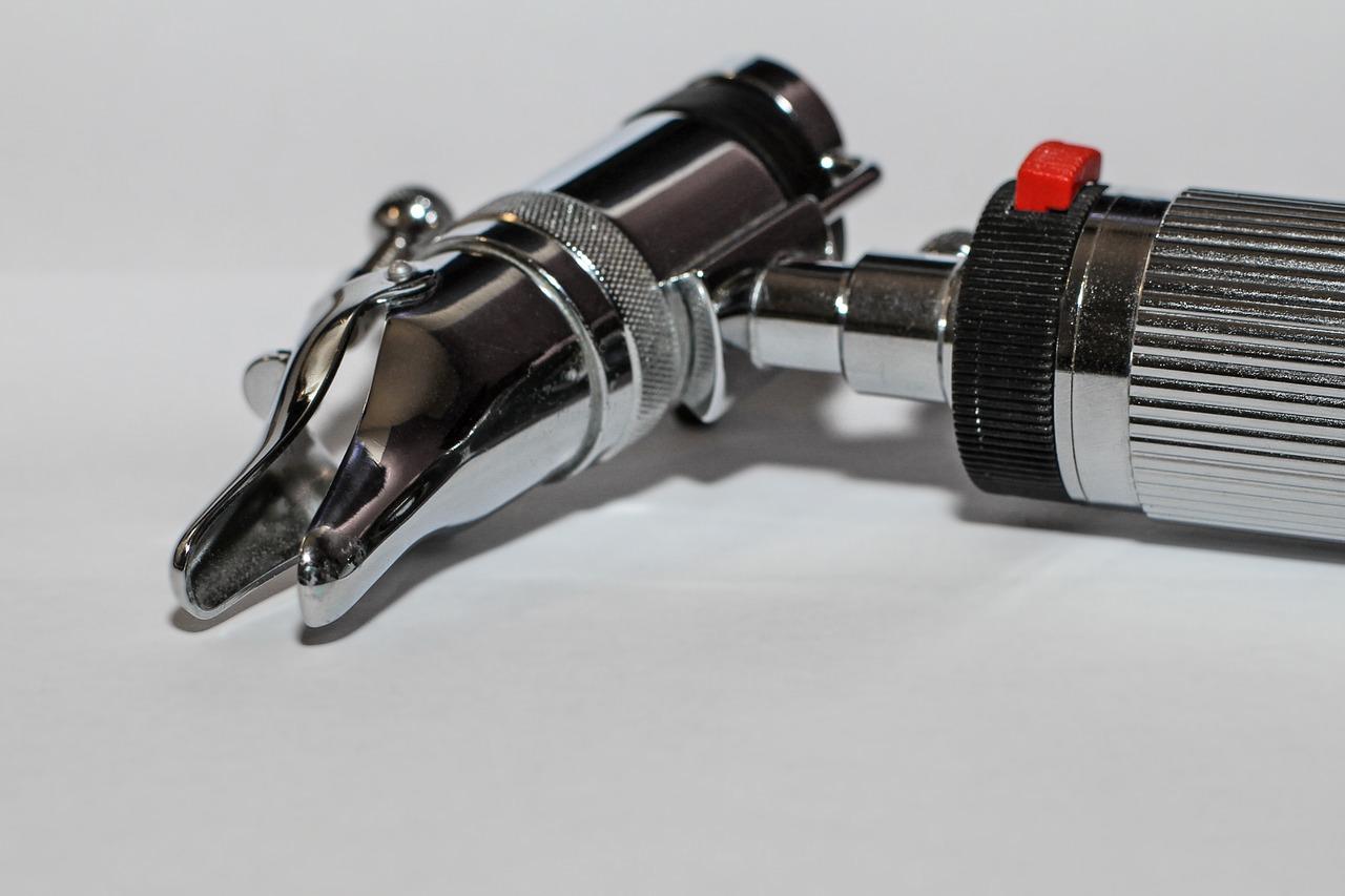 3. 避反光镜影响