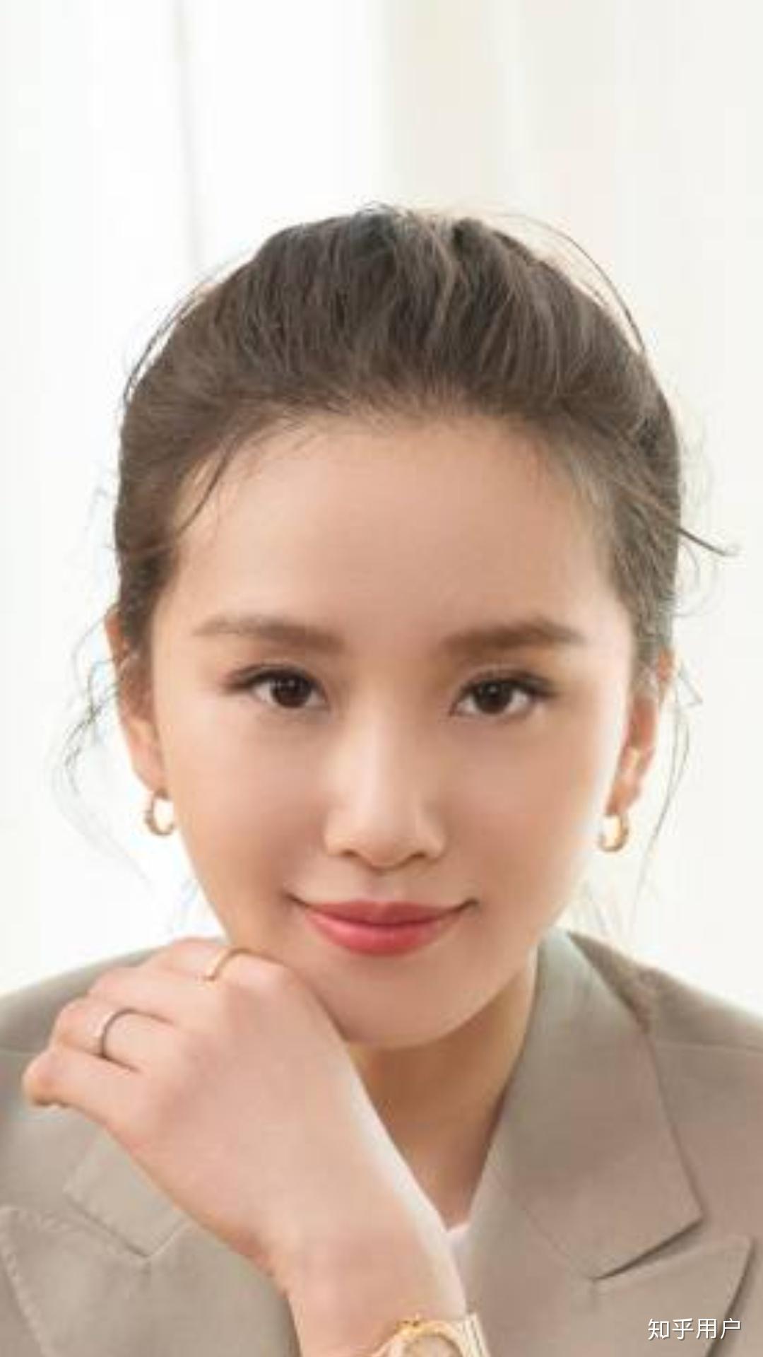 某些演员眼睛看起来很无神是否是一种特殊类型是不是跟袁泉一样的那种