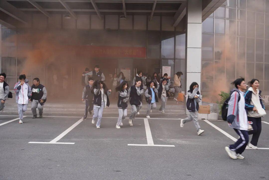【平安校园】增强消防意识 筑牢安全防线 | 浙广电中专塘栖校区开展消防演练活动！(图2)