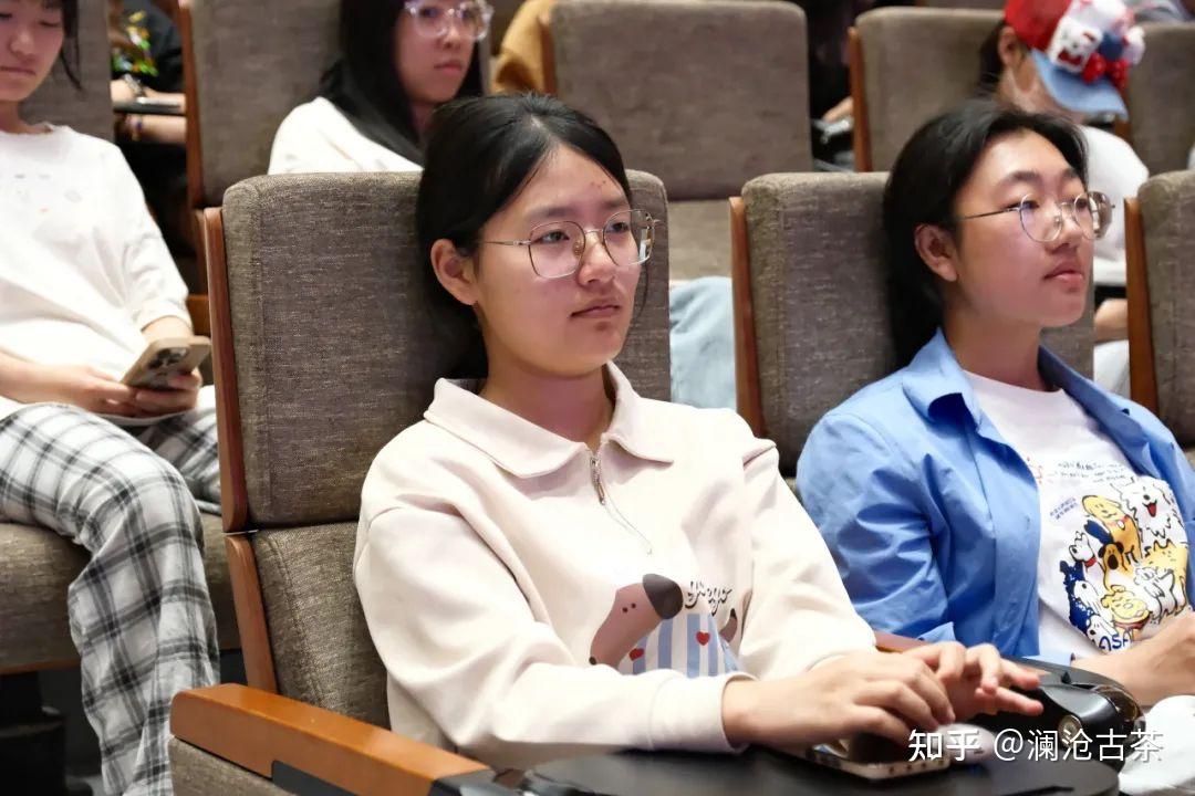 【转载】全国劳模朱美宣走进昆明城市学院：以匠心故事点燃学子奋斗热情 - 知乎