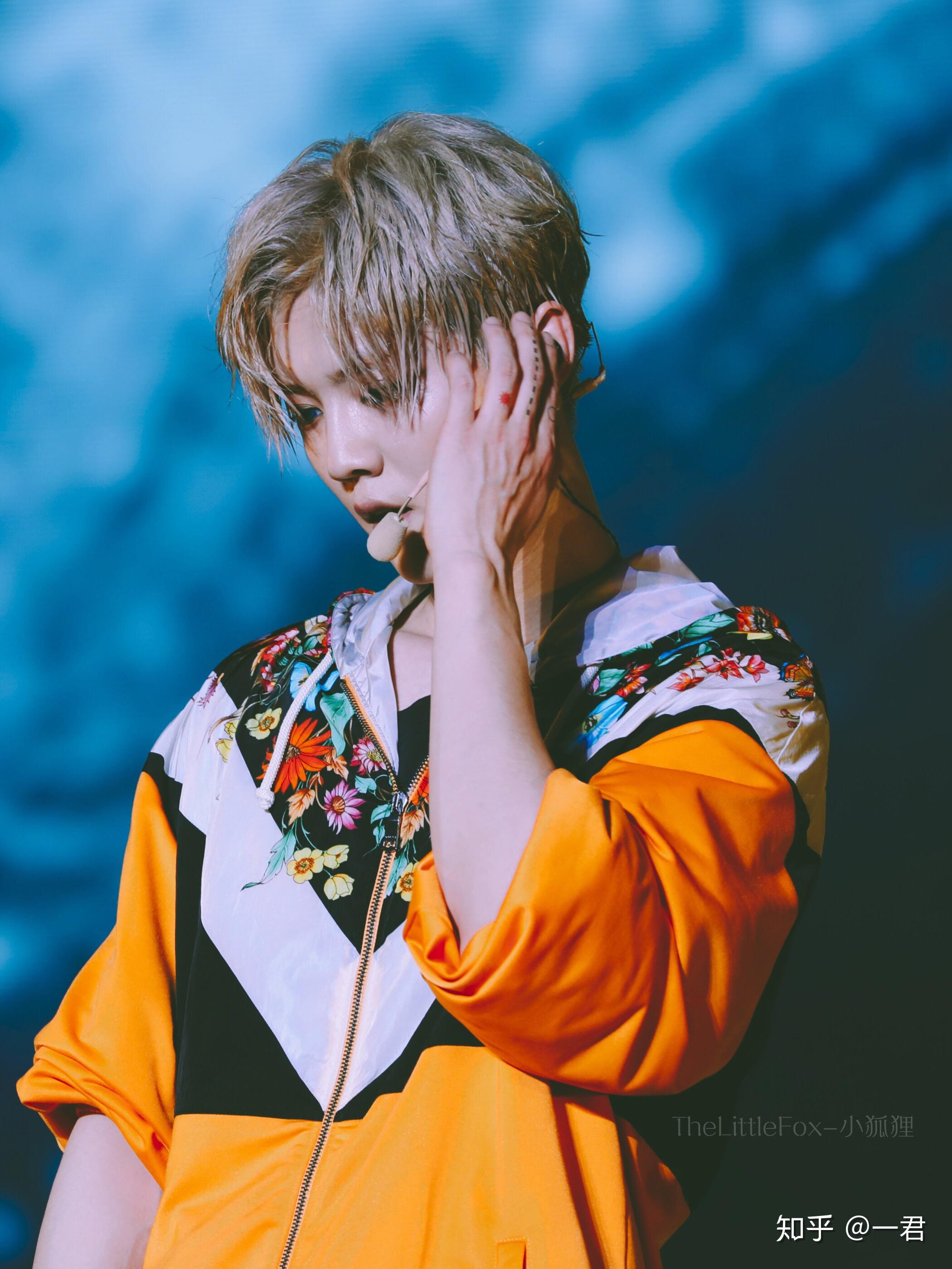 有没有鹿晗比心的照片分享呀