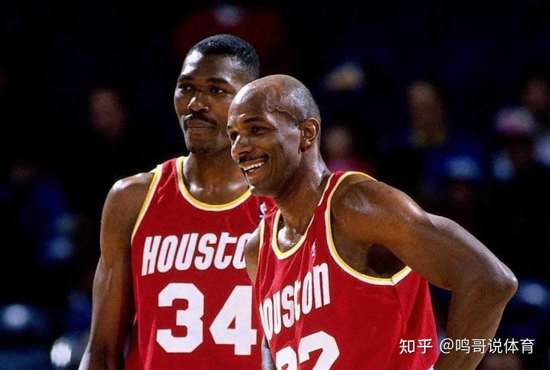 乔丹退役大梦拿下两冠在公牛后三连冠时火箭取得了什么成绩