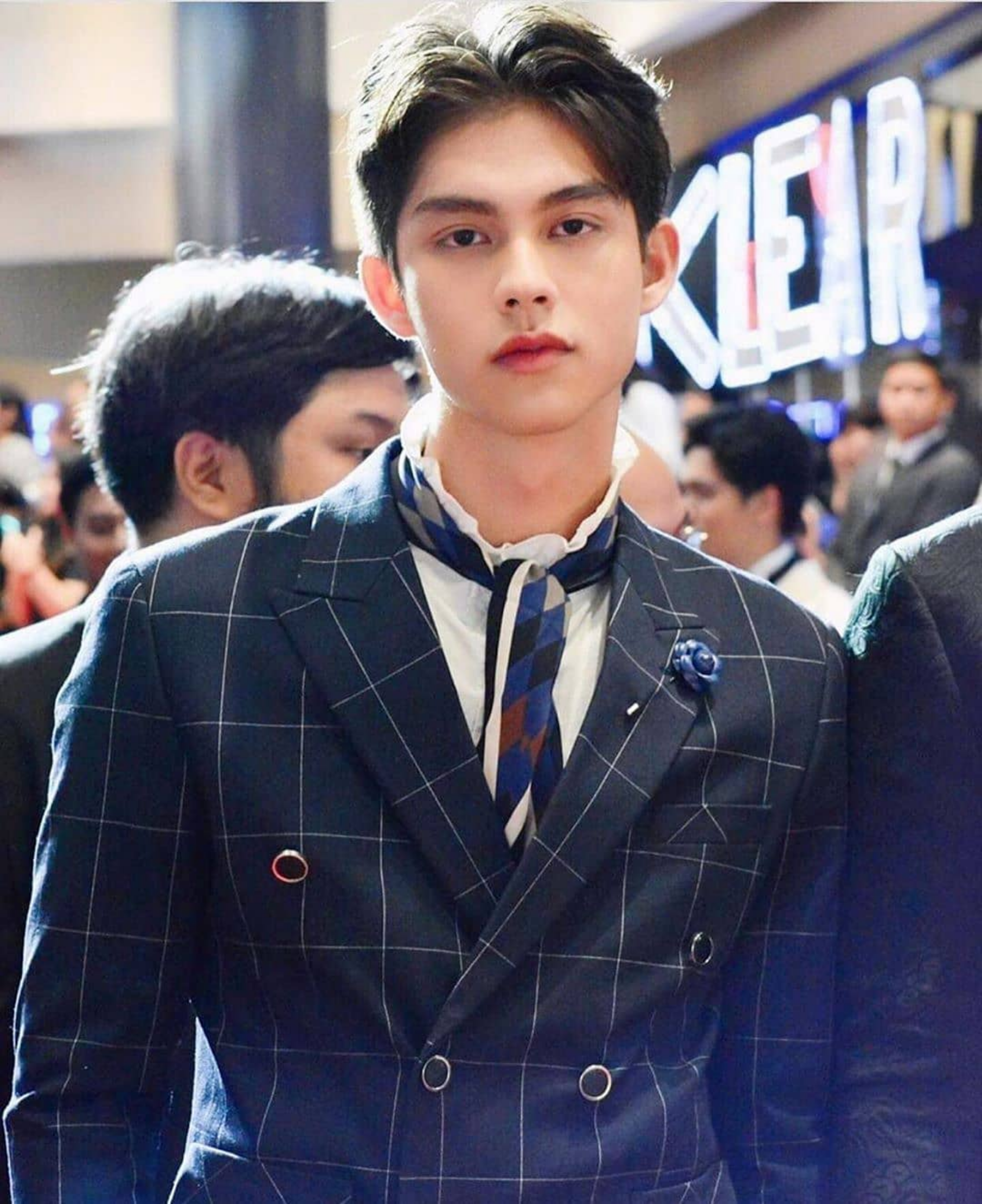 怎样才能嫁给被称为颜值天花板的bright亮仔(泰国男星)? - 知乎