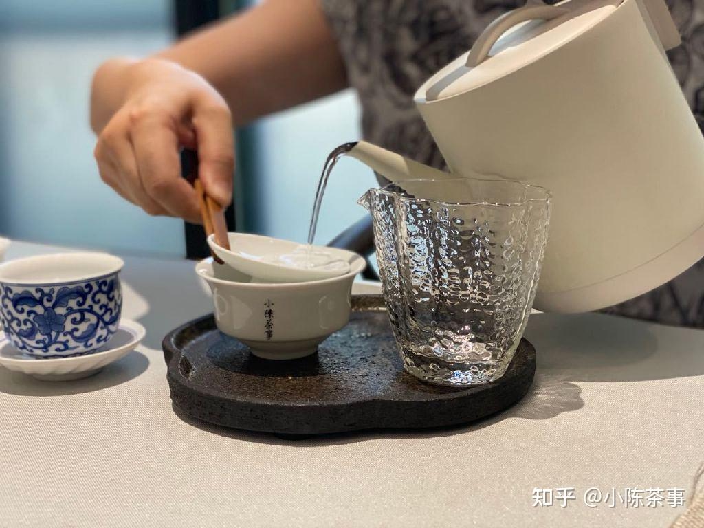 泡茶、倒茶、分茶、递茶、换茶，一次说清5个茶桌礼仪，很实用 - 知乎