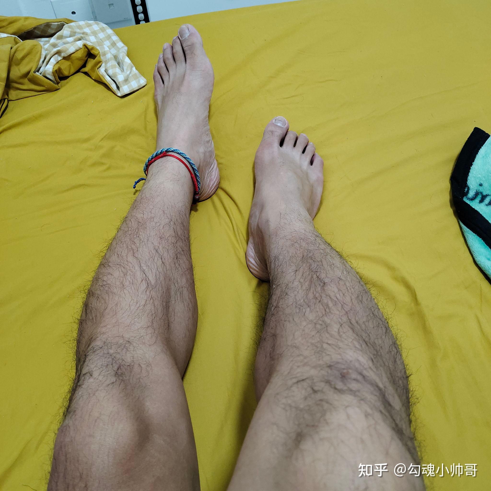 青春期男生腿毛图片