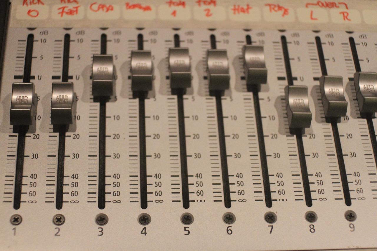 3. 调音台与控制器