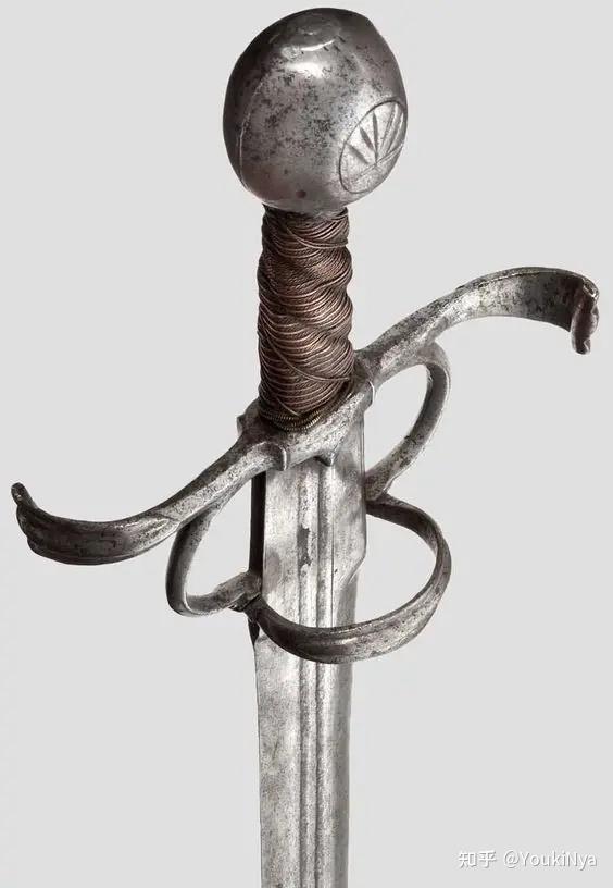 请教一下为什么欧洲中世纪末期迅捷剑小剑会成为决斗的主流武器而不是