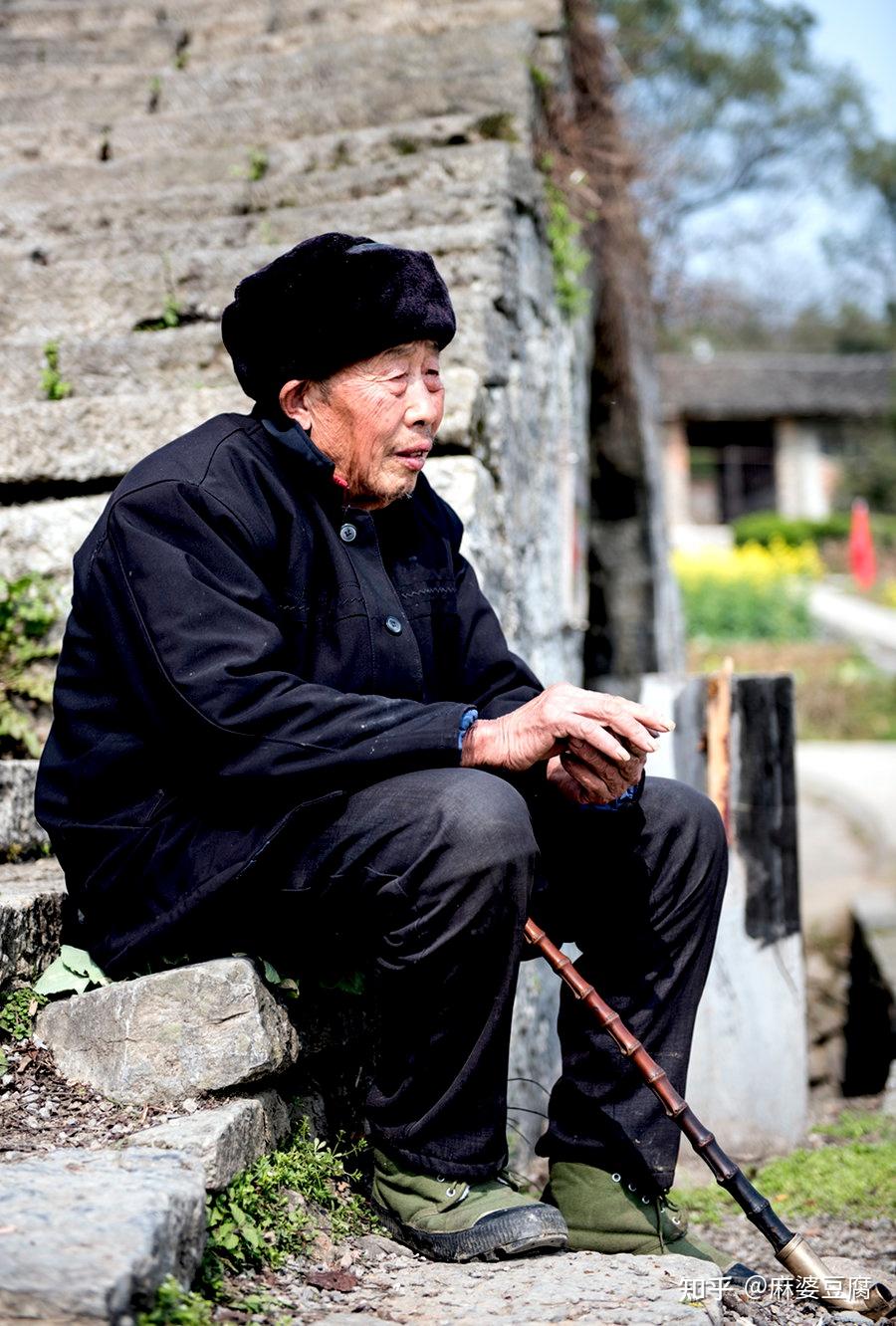 27岁儿媳妇与公公传绯闻晚上睡一个被窝,内裤都是老公公帮忙洗 - 知乎