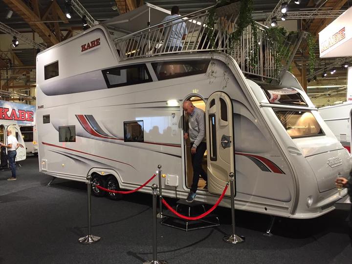 带露台的双层拖挂房车kabe卡贝房车60周年纪念款高4米成为欧洲最大的