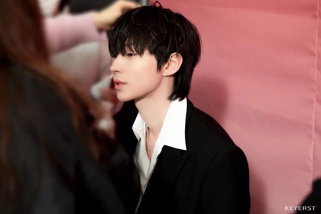 求黄寅烨壁纸哥哥太帅了啊啊啊