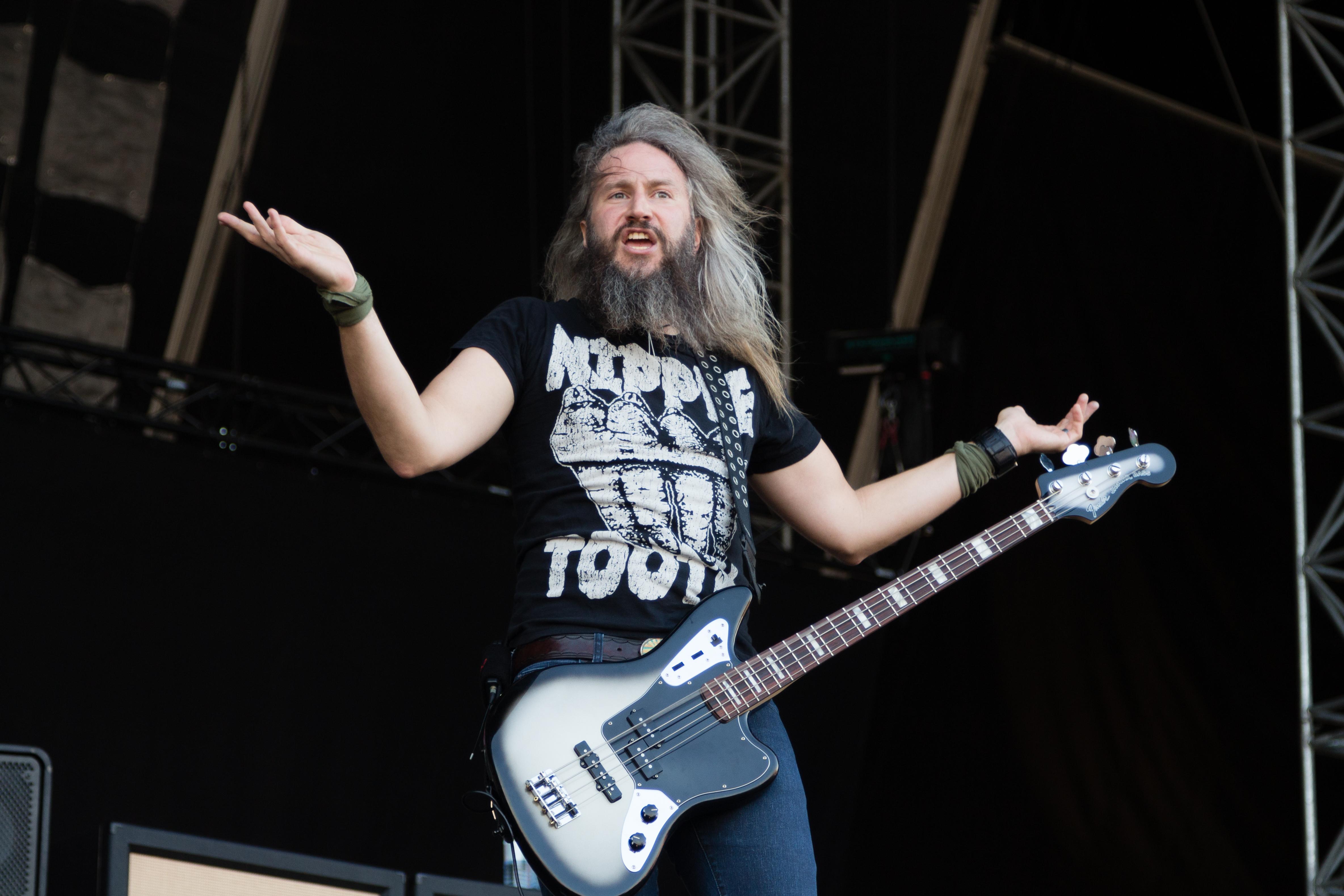 有哪些乐队贝斯手是主唱? - 知乎