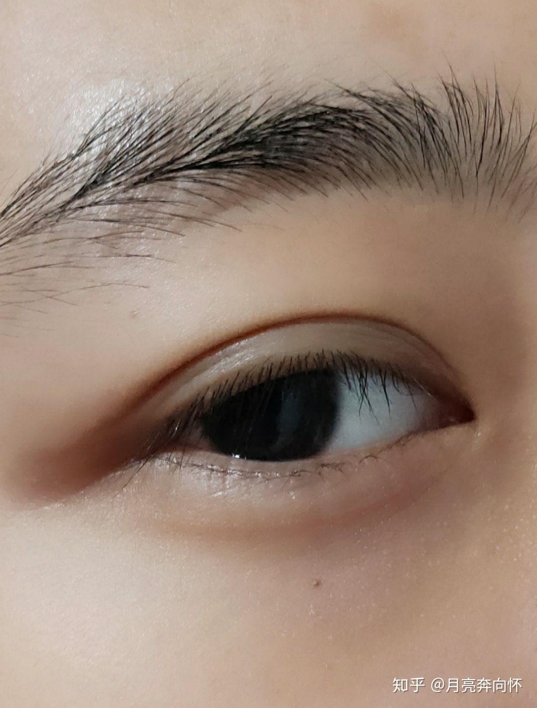 眼睛自带眼影是什么体验